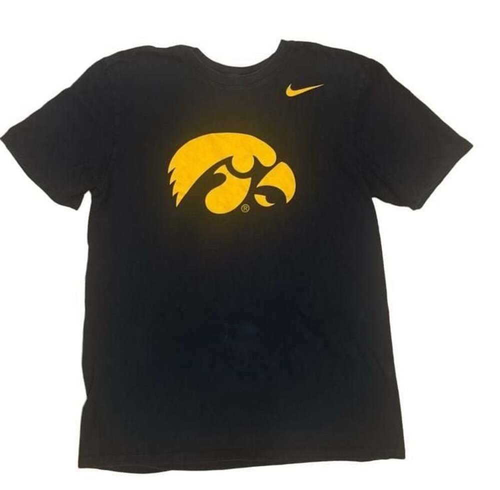Nike Iowa Hawkeyes T Shirt Men’s M Black Gold The Nike Tee Athletic Cut Football